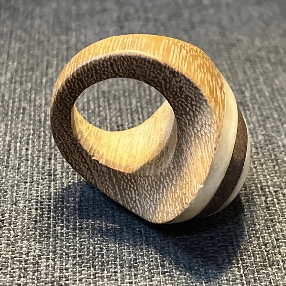 Vintage Large Oval Wood And Mother Of Pearl Statement Ring Sz 9 - Picture 7 of 8